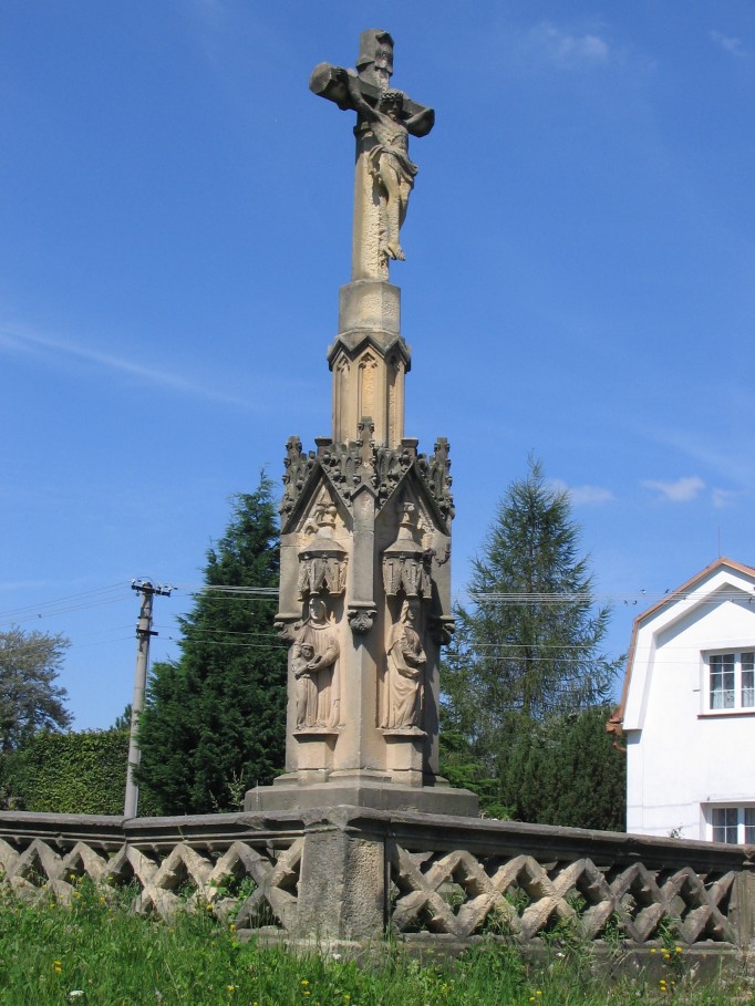 kříž na rozcestí v Češově